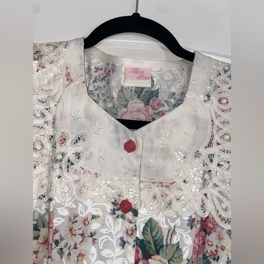Allison Rose Vintage Floral Lace Dress - White and Pink - Picture 3 of 8